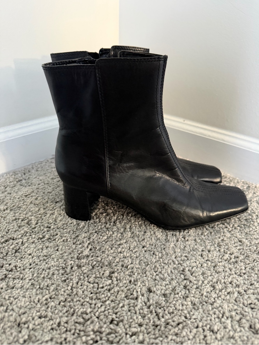 Nine West Black Leather Healed Boots Size 8.5